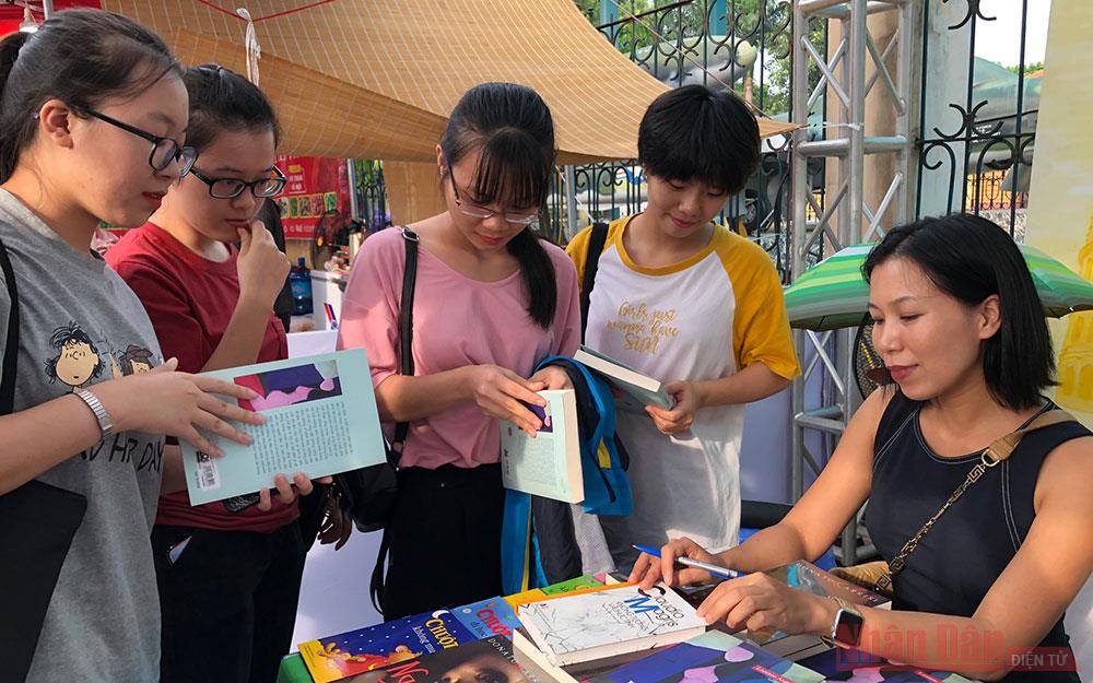 Hàng trăm nghìn bài dự thi Đại sứ Văn hóa đọc
