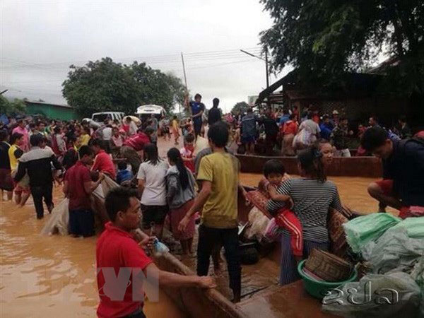Doanh nghiệp Việt tiếp tục hỗ trợ người dân Lào  bị ảnh hưởng vỡ đập