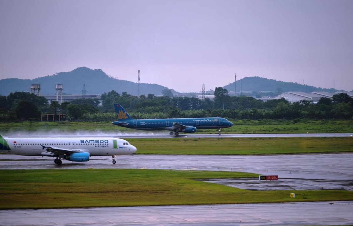 Mở lại các sân bay, hàng không khai thác bình thường sau bão Noru