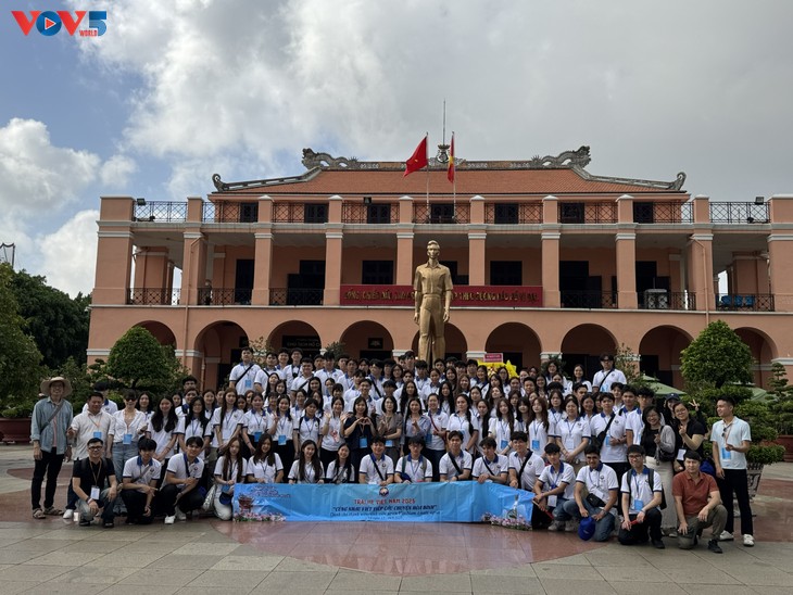 Trại sinh kiều bào Trại hè 2025: nghẹn ngào, tự hào khi 'chạm vào' lịch sử dân tộc