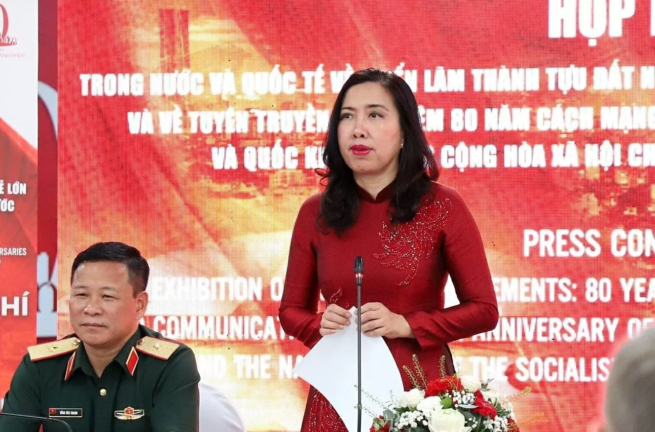 Lần đầu tiên đoàn kiều bào tham gia diễu hành mừng Quốc khánh