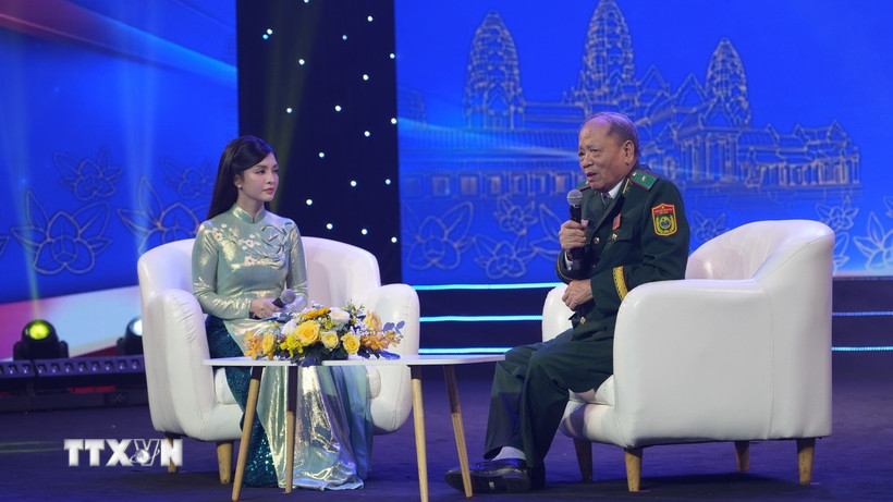 Sỹ quan trẻ Việt Nam-Campuchia chung tay bảo vệ biên giới hòa bình, hữu nghị