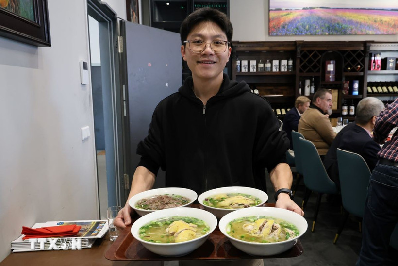 Giới thiệu phở Việt Nam với bạn bè Đức đúng vào 'Ngày của phở'