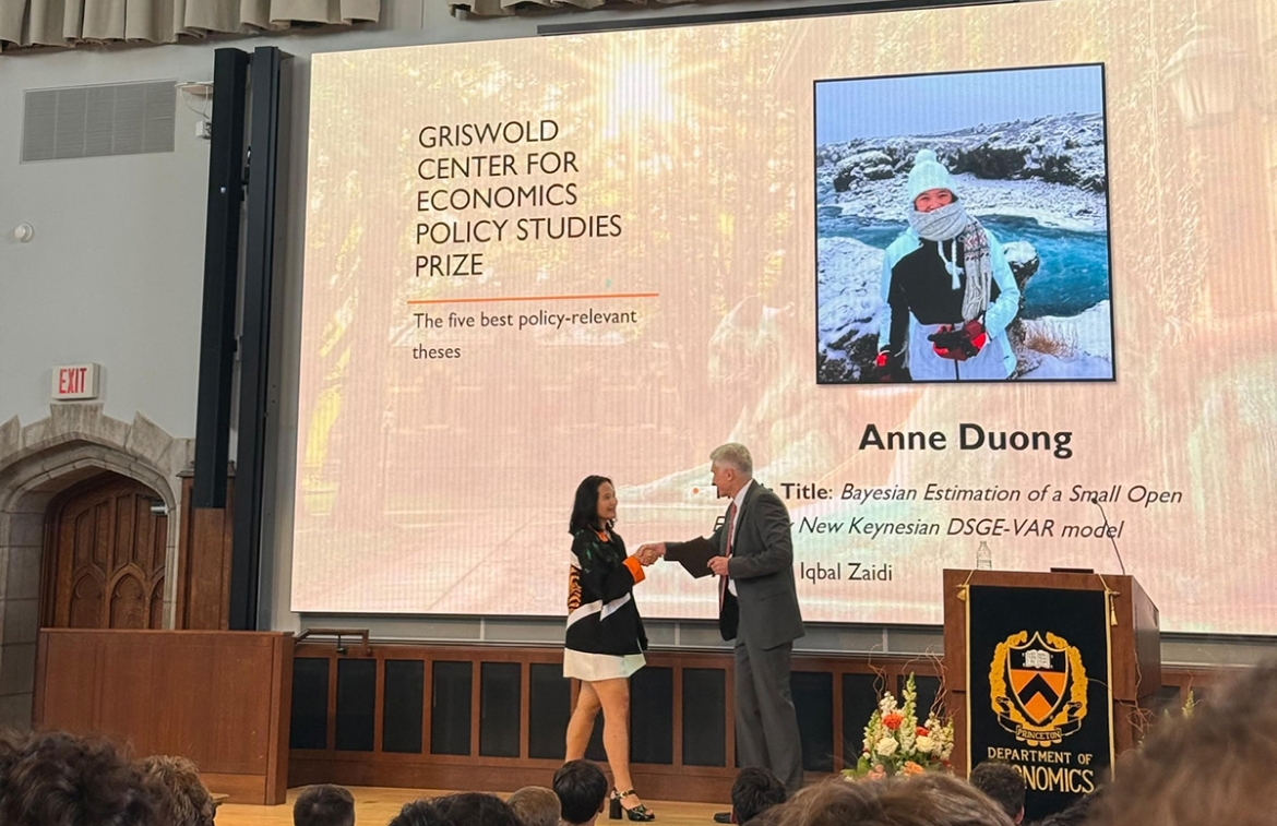 Nữ sinh viên Đại học Princeton (Mỹ) viết luận văn về kinh tế Việt Nam