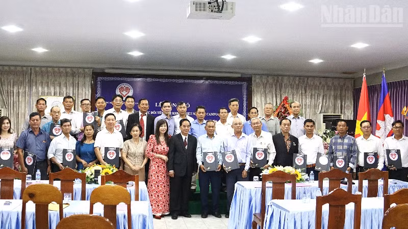 Phát huy vai trò điểm tựa vững chắc cho cộng đồng người gốc Việt ở Campuchia