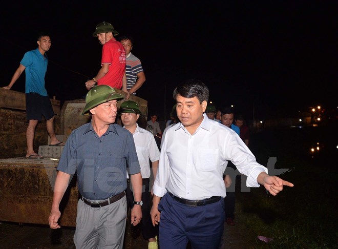 Chủ tịch Hà Nội trực tiếp chỉ đạo giữa đêm vì mưa lũ bất thường