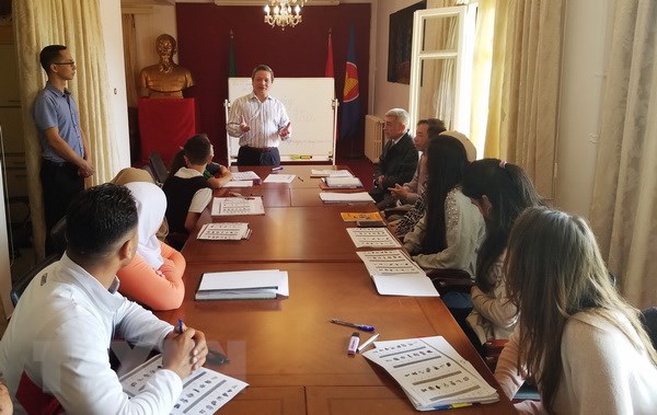 Đại sứ quán Việt Nam ở Algeria mở lớp học dạy tiếng Việt