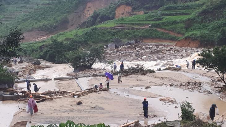 Hội Chữ thập đỏ Việt Nam tiếp tục cứu trợ đồng bào các tỉnh bị thiệt hại do mưa lũ