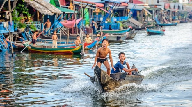 Campuchia: Khánh thành lớp học nổi cho con em Việt kiều