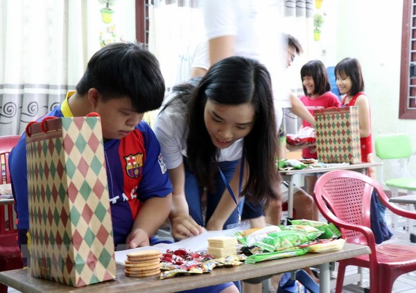 Đoàn thanh niên kiều bào Trại hè Việt Nam 2018 thăm phố cổ Hội An