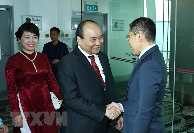 Thủ tướng Nguyễn Xuân Phúc đến Singapore dự Hội nghị Cấp cao ASEAN