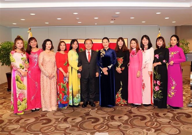 Chủ tịch Quốc hội gặp các gia đình đa văn hóa Việt Nam-Hàn Quốc