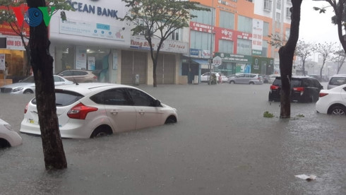 Mưa lũ lớn gây ngập lụt tại một số tỉnh miền Trung