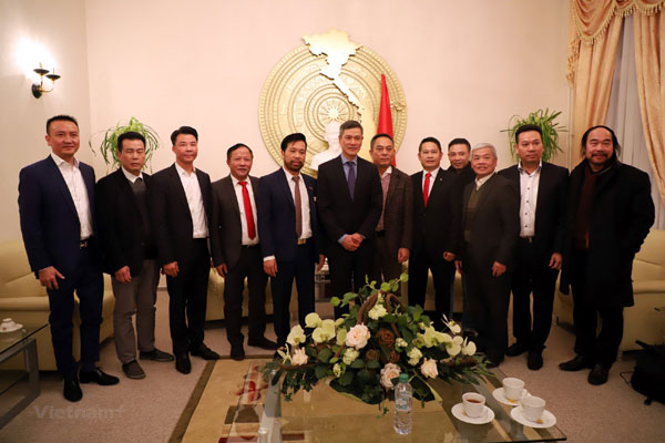  Đại sứ Nguyễn Minh Vũ gặp mặt cộng đồng người Việt tại Đức