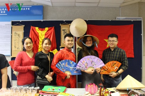 Sinh viên Việt Nam tại trường RUDN quảng bá văn hóa với bạn bè quốc tế