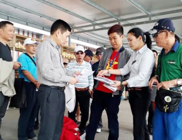 Xử phạt nhiều hướng dẫn viên nước ngoài hoạt động trái phép tại thành phố Hồ Chí Minh