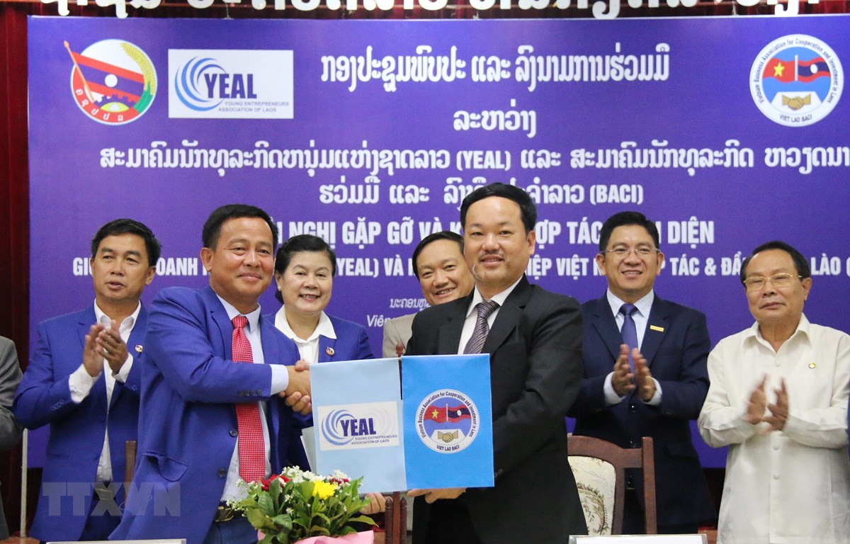 Các doanh nghiệp Việt Nam tăng cường hợp tác với các doanh nghiệp Lào