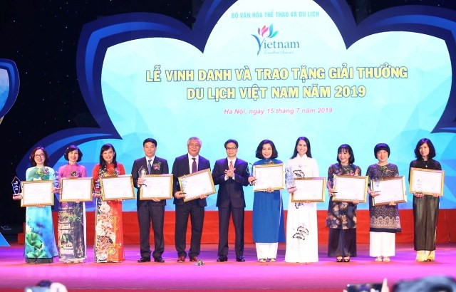 Phó Thủ tướng Vũ Đức Đam dự Lễ vinh danh và trao tặng Giải thưởng Du lịch Việt Nam 2019
