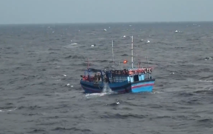 Tiếp tục tìm kiếm 9 ngư dân mất tích trên biển Hải Phòng