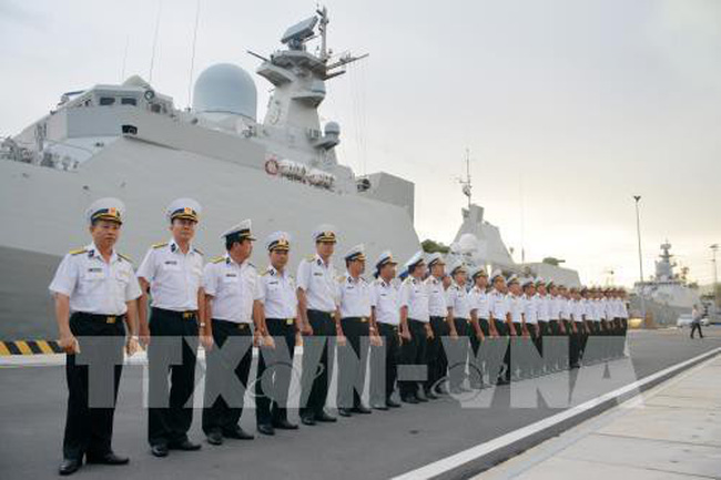 Tàu hộ vệ 016 Quang Trung thăm Nga