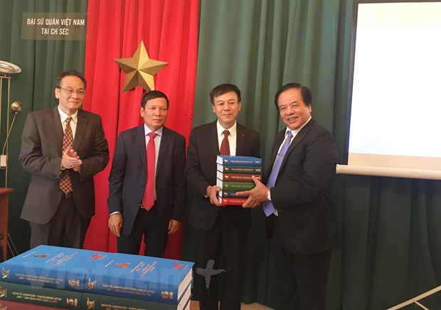 Chính thức ra mắt bộ Đại từ điển giáo khoa Séc-Việt hoàn chỉnh