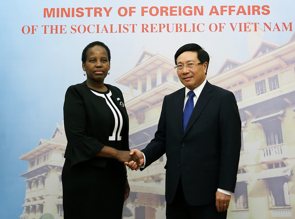 Phó Thủ tướng Phạm Bình Minh hội đàm với Bộ trưởng Ngoại giao Botswana