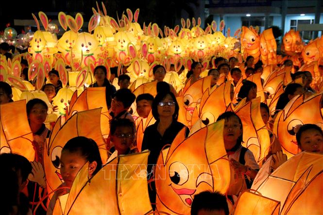 Lung linh Lễ hội rước đèn Trung Thu lớn nhất Việt Nam