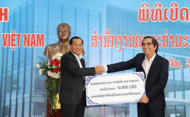 Việt Nam ủng hộ Lào khắc phục hậu quả lũ lụt