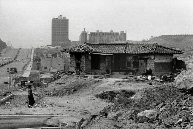 Triển lãm ảnh đen trắng về Seoul tại Hà Nội