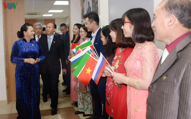 Chủ tịch Quốc hội Nguyễn Thị Kim Ngân gặp bà con kiều bào tại Thủ đô Kazan, Cộng hòa Tatarstan