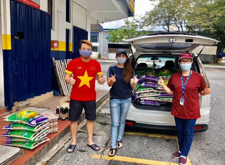 Câu lạc bộ phụ nữ Việt Nam tại Malaysia tổ chức quyên góp giúp đỡ bà con kiều bào nghèo