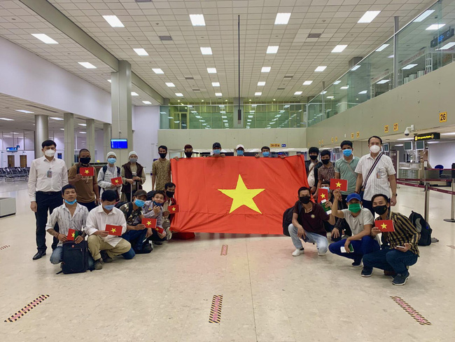 200 công dân Việt Nam từ Sri Lanka, Bangladesh về nước an toàn
