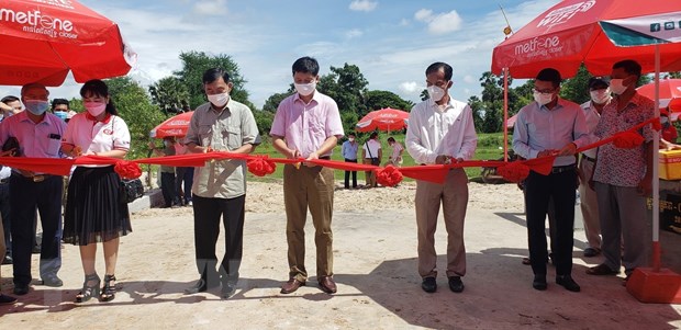 Việt Nam hỗ trợ dự án cầu đường ở tỉnh Kampot của Campuchia