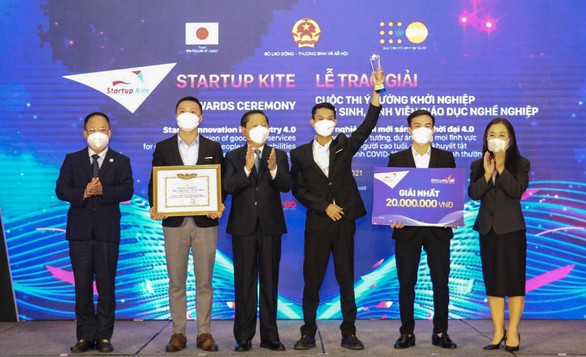 Dự án 'Gậy thông minh' đoạt giải nhất Startup Kite 2021
