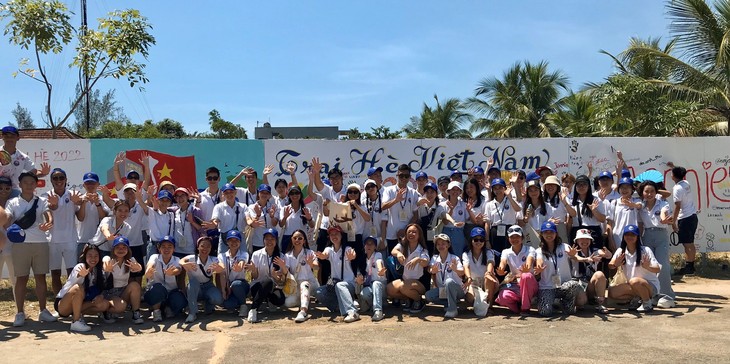 Gắn kết tình yêu biển đảo quê hương với thanh niên kiều bào