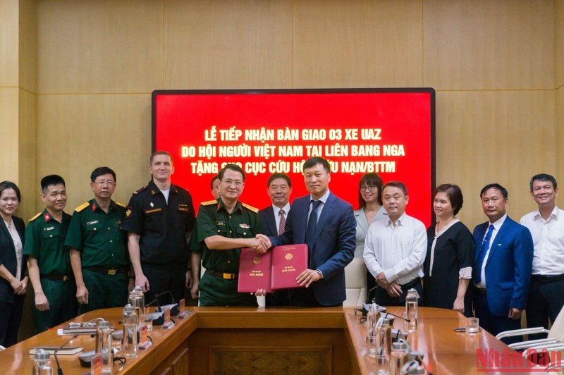 Cộng đồng người Việt tại Nga trao tặng Cục Cứu hộ-cứu nạn 3 xe địa hình chuyên dụng