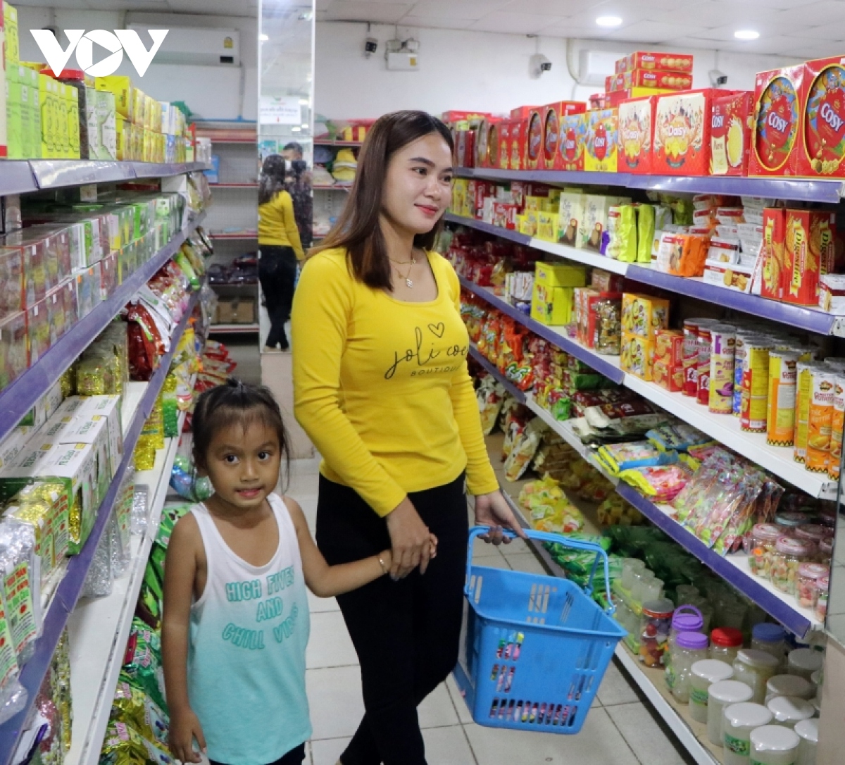 Nhộn nhịp thị trường Tết Việt tại Campuchia