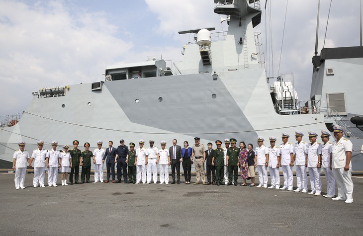 Tàu Hải quân Hoàng gia Anh thăm hữu nghị Thành phố Hồ Chí Minh
