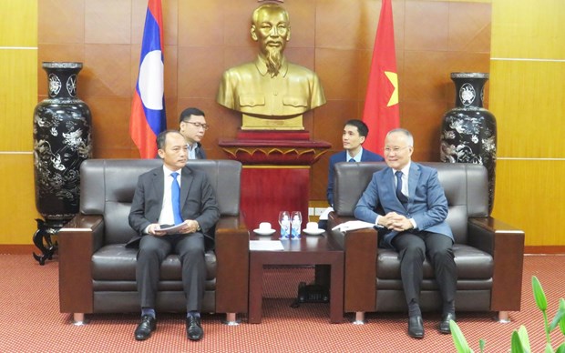 Việt Nam và Lào hợp tác chặt chẽ trong thương mại, công nghiệp