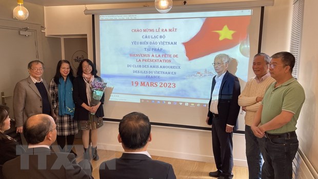Chính thức ra mắt Câu lạc bộ yêu biển đảo Việt Nam tại Pháp