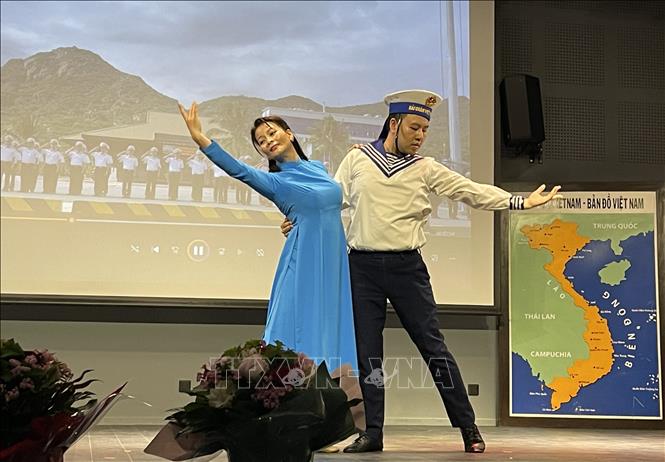 Gặp gỡ 'Bâng khuâng Trường Sa' tại thủ đô Paris