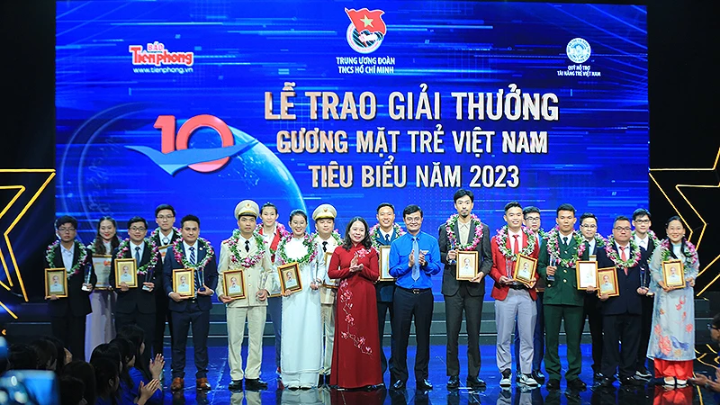 Trao giải thưởng 10 Gương mặt trẻ Việt Nam tiêu biểu