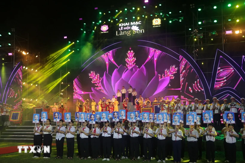 Lắng đọng Lễ hội Làng Sen và chương trình nghệ thuật 'Quê hương mùa sen nở'