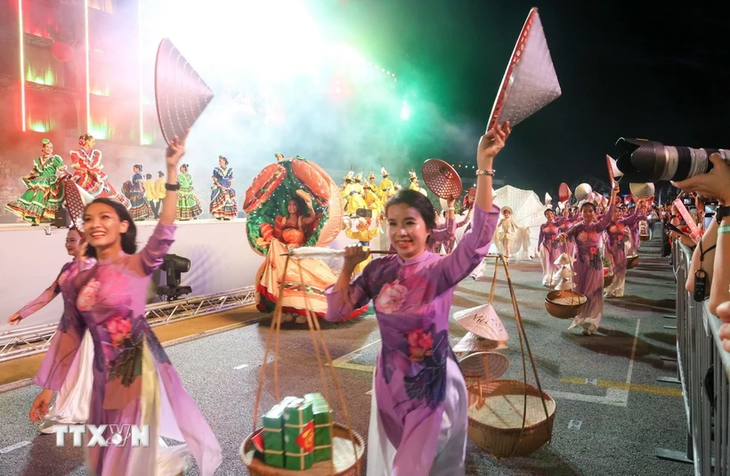 Việt Nam gây ấn tượng tại lễ hội văn hóa Chingay Parade ở Singapore