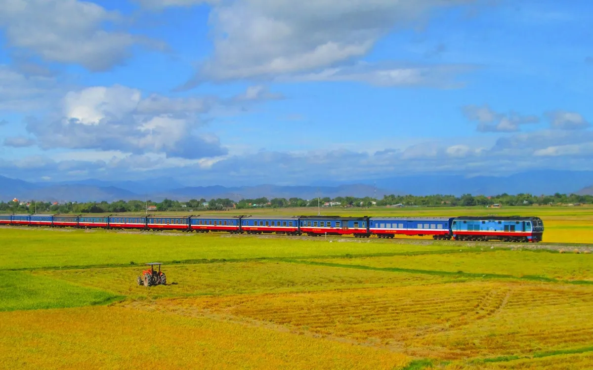 Thưởng thức vẻ đẹp Việt Nam qua những ô cửa trên tàu