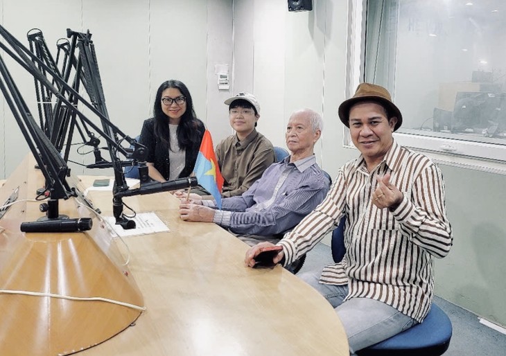 Ba thế hệ với tình yêu quê hương Việt Nam