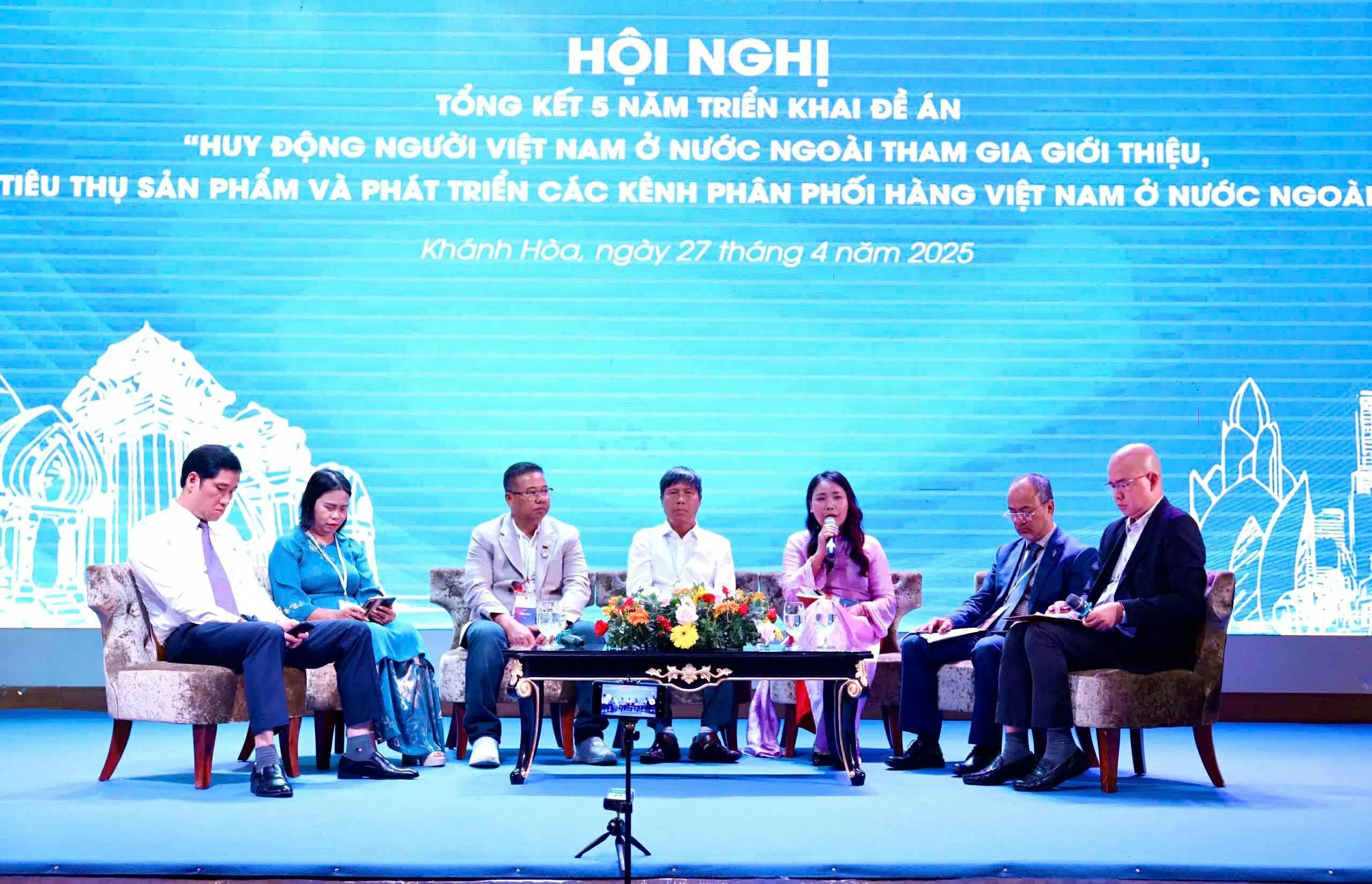 Hàng Việt vươn xa nhờ người Việt bốn phương