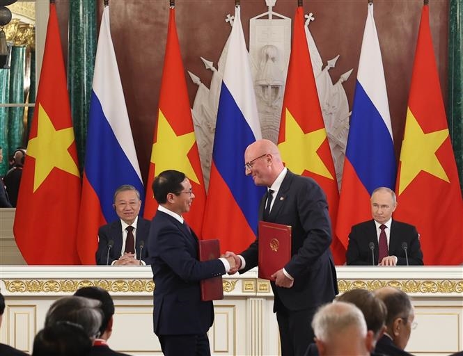 Tổng Bí thư Tô Lâm và Tổng thống Vladimir Putin chứng kiến Lễ trao các văn kiện hợp tác