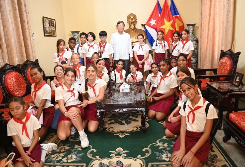 Học sinh Cuba yêu thích tìm hiểu văn hóa và lịch sử Việt Nam