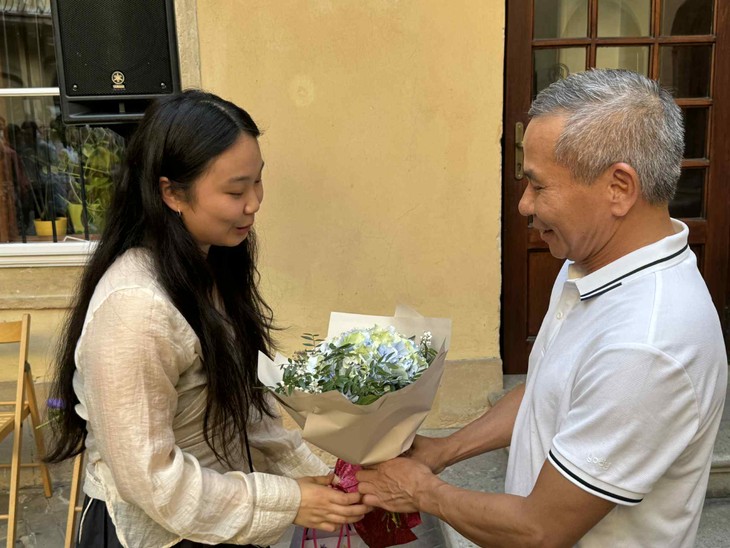 Triển lãm 'Khi nước chạm bờ' - Hành trình nghệ thuật, bản sắc và ký ức